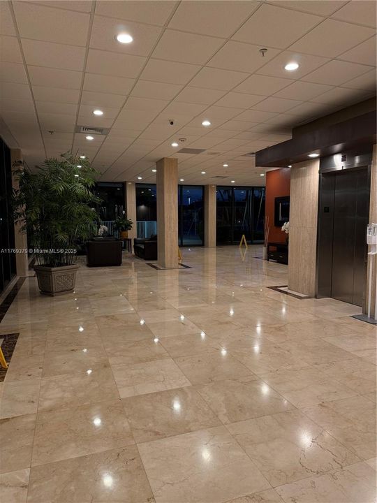 Recently Sold: $220,000 (1 beds, 1 baths, 695 Square Feet)