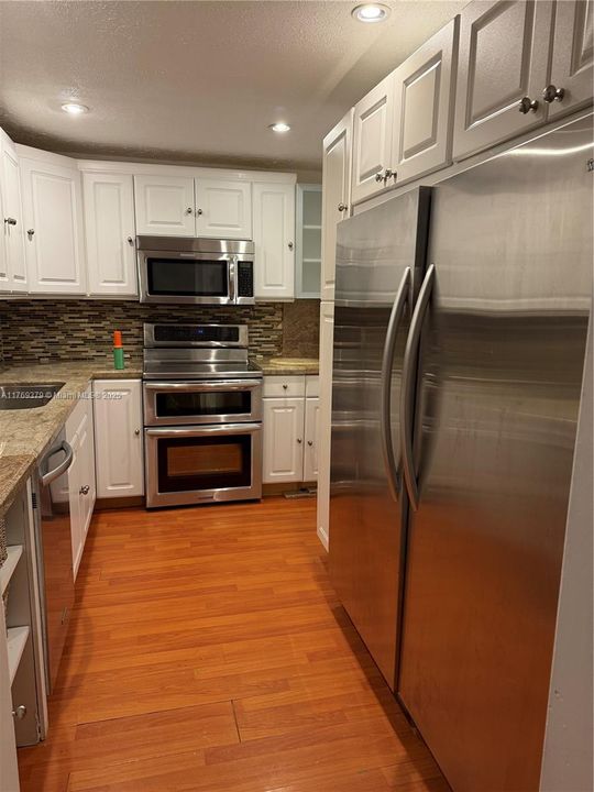 Recently Sold: $220,000 (1 beds, 1 baths, 695 Square Feet)