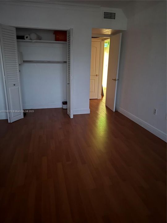 Recently Sold: $220,000 (1 beds, 1 baths, 695 Square Feet)