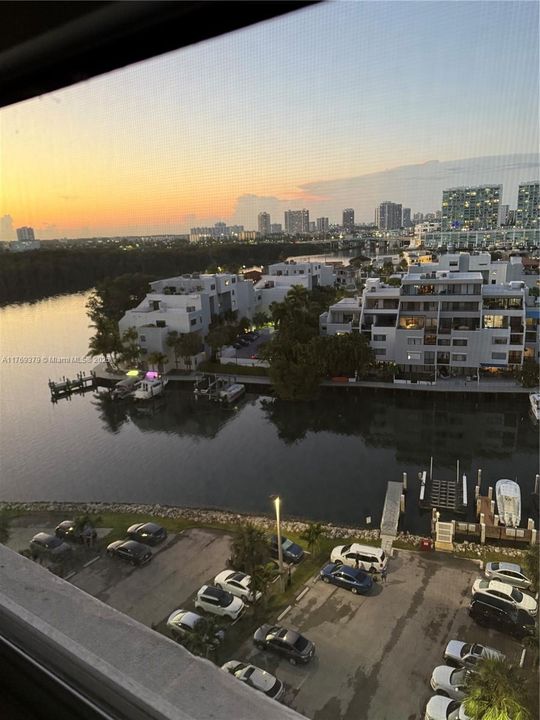 Recently Sold: $220,000 (1 beds, 1 baths, 695 Square Feet)