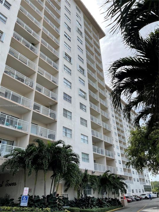 Recently Sold: $220,000 (1 beds, 1 baths, 695 Square Feet)