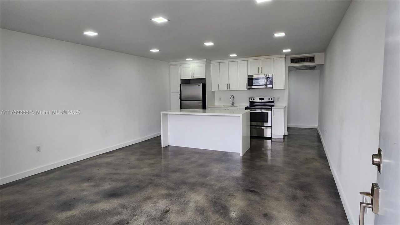 最近租的: $1,800 (1 贝兹, 1 浴室, 692 平方英尺)