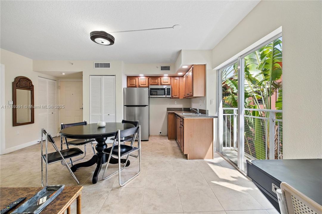 Vendido Recientemente: $282,500 (1 camas, 1 baños, 590 Pies cuadrados)