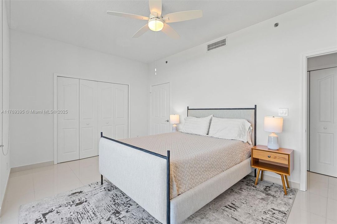 На продажу: $650,000 (2 спален, 2 ванн, 1206 Квадратных фут)