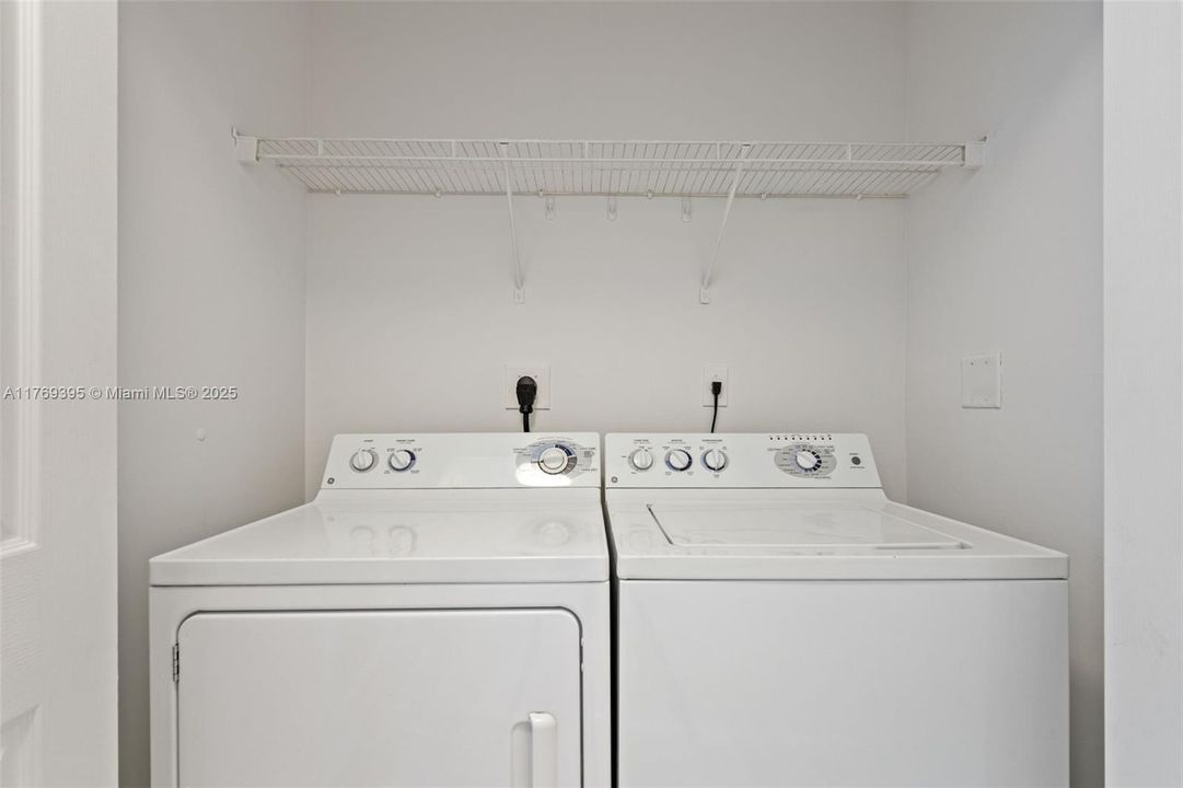 На продажу: $650,000 (2 спален, 2 ванн, 1206 Квадратных фут)