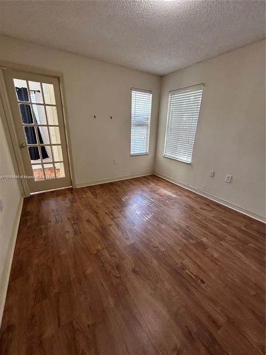 Recently Rented: $2,100 (2 beds, 1 baths, 965 Square Feet)