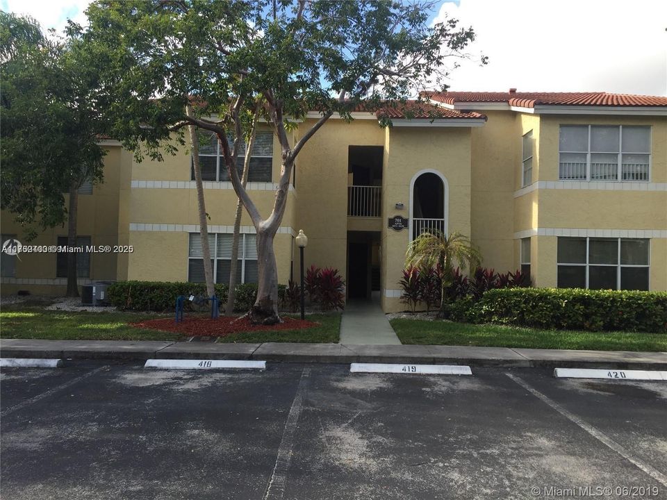 Recently Rented: $2,100 (2 beds, 1 baths, 965 Square Feet)