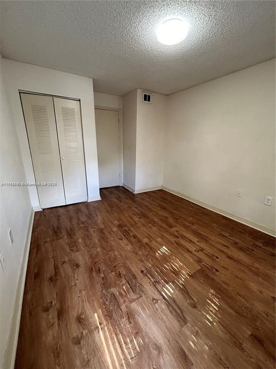 Recently Rented: $2,100 (2 beds, 1 baths, 965 Square Feet)