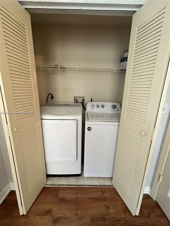 Recently Rented: $2,100 (2 beds, 1 baths, 965 Square Feet)