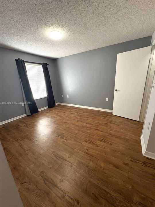 Recently Rented: $2,100 (2 beds, 1 baths, 965 Square Feet)