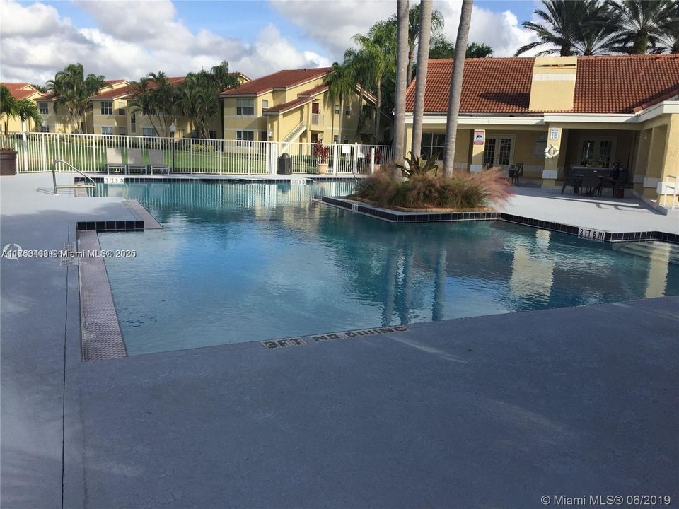 Recently Rented: $2,100 (2 beds, 1 baths, 965 Square Feet)