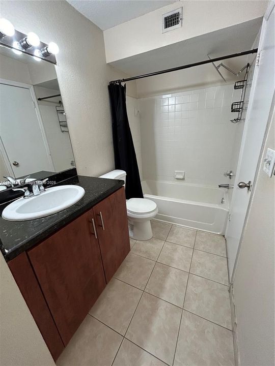 Recently Rented: $2,100 (2 beds, 1 baths, 965 Square Feet)