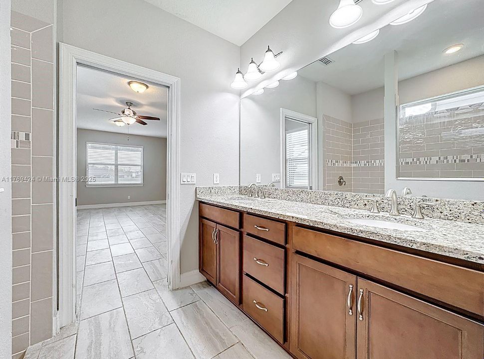 待售: $539,000 (4 贝兹, 2 浴室, 2657 平方英尺)