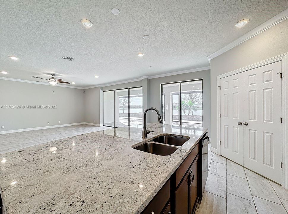 待售: $539,000 (4 贝兹, 2 浴室, 2657 平方英尺)