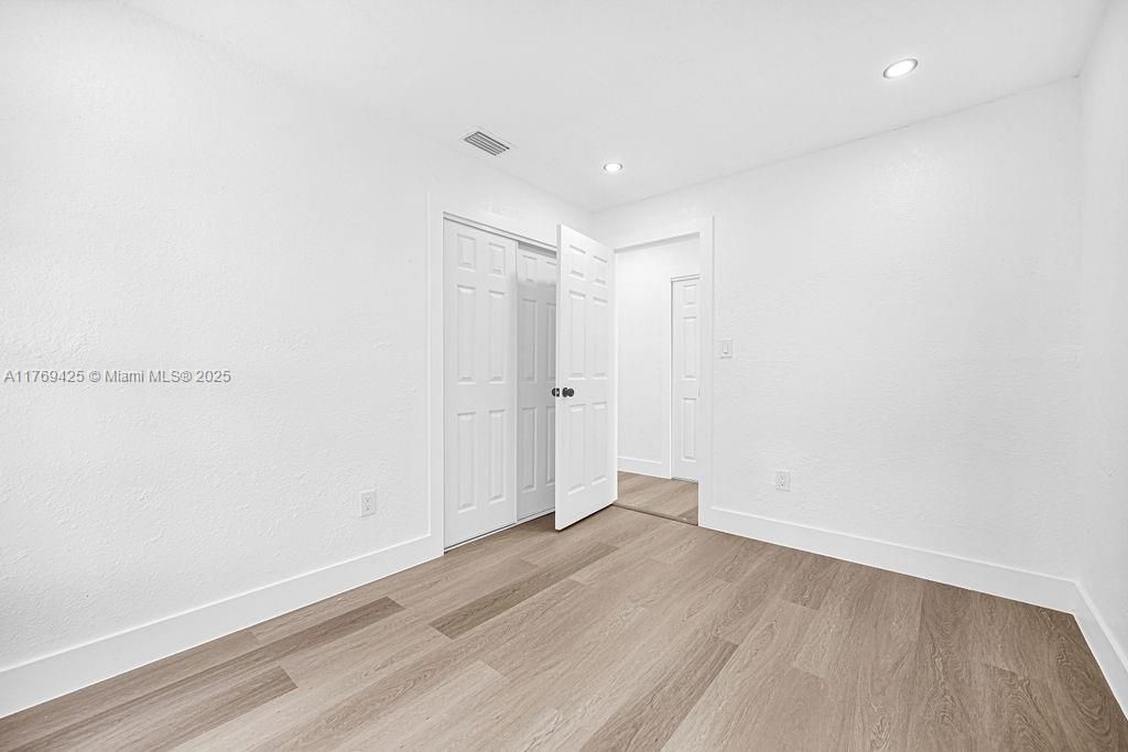 Vendido Recientemente: $425,000 (4 camas, 2 baños, 1231 Pies cuadrados)