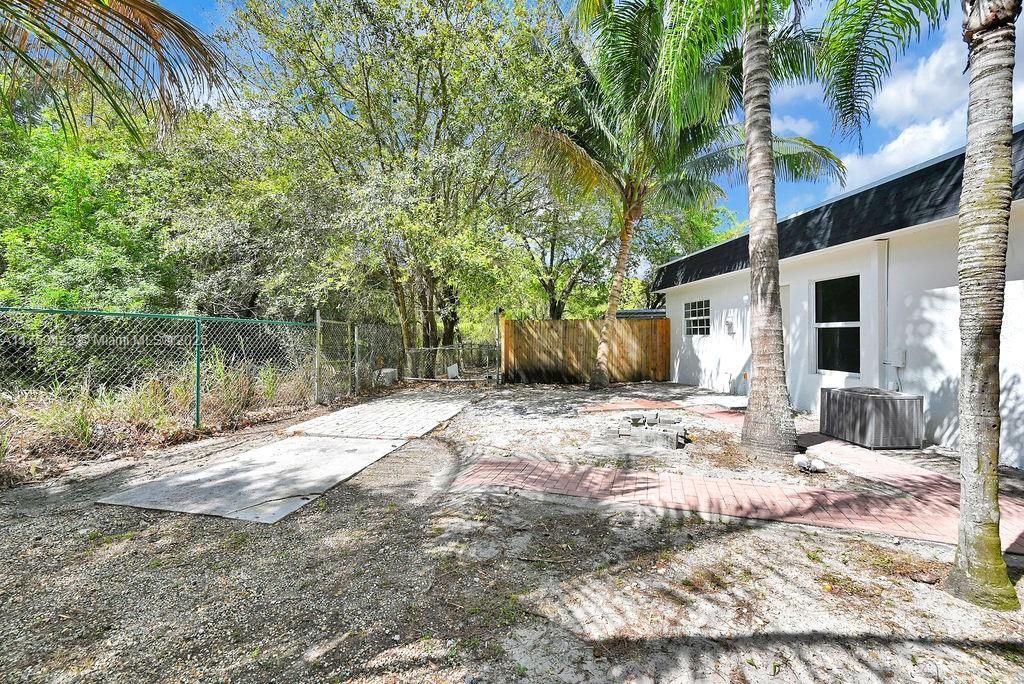 Vendido Recientemente: $425,000 (4 camas, 2 baños, 1231 Pies cuadrados)