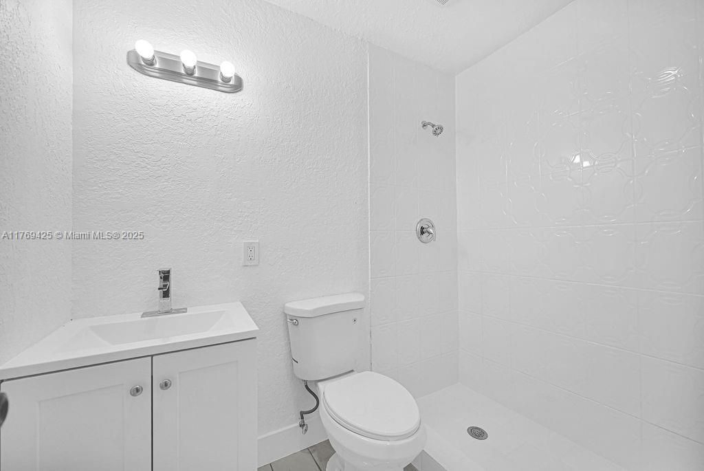 Vendido Recientemente: $425,000 (4 camas, 2 baños, 1231 Pies cuadrados)