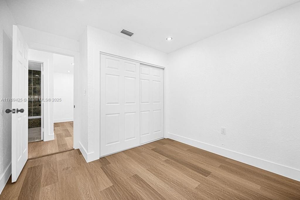 Vendido Recientemente: $425,000 (4 camas, 2 baños, 1231 Pies cuadrados)