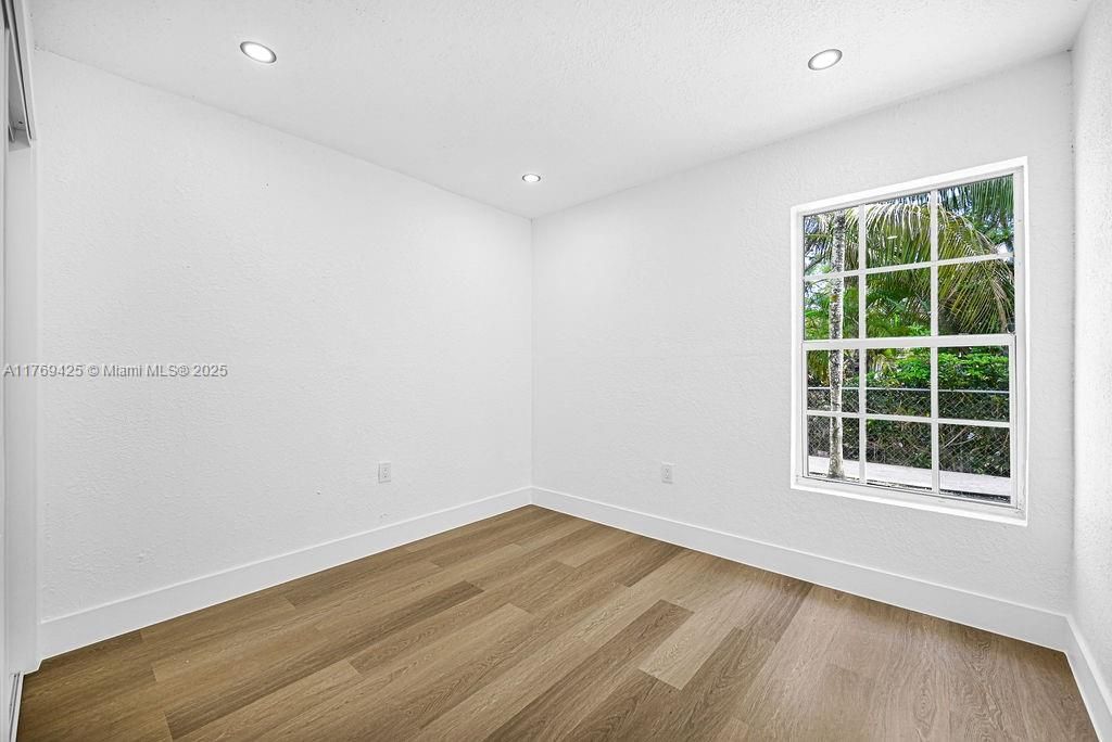 Vendido Recientemente: $425,000 (4 camas, 2 baños, 1231 Pies cuadrados)