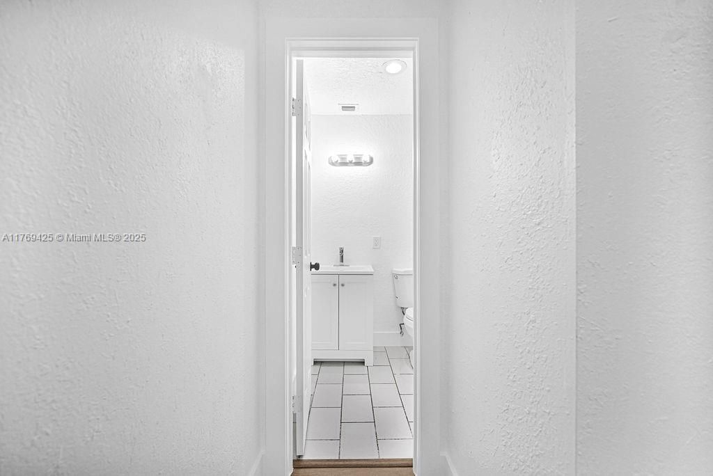 Vendido Recientemente: $425,000 (4 camas, 2 baños, 1231 Pies cuadrados)