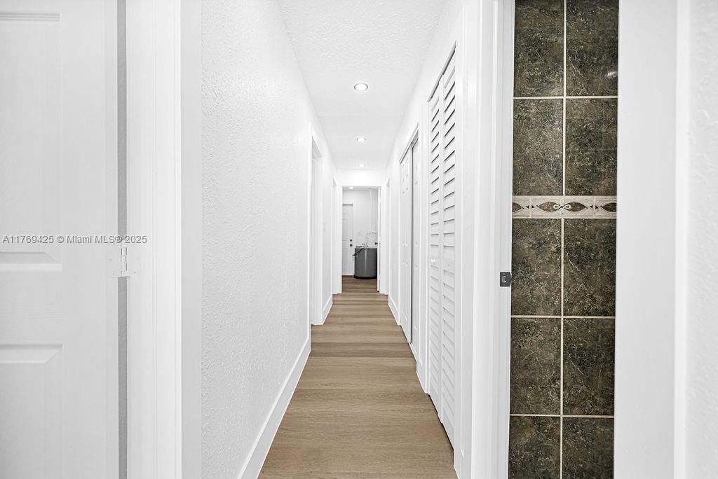 Vendido Recientemente: $425,000 (4 camas, 2 baños, 1231 Pies cuadrados)