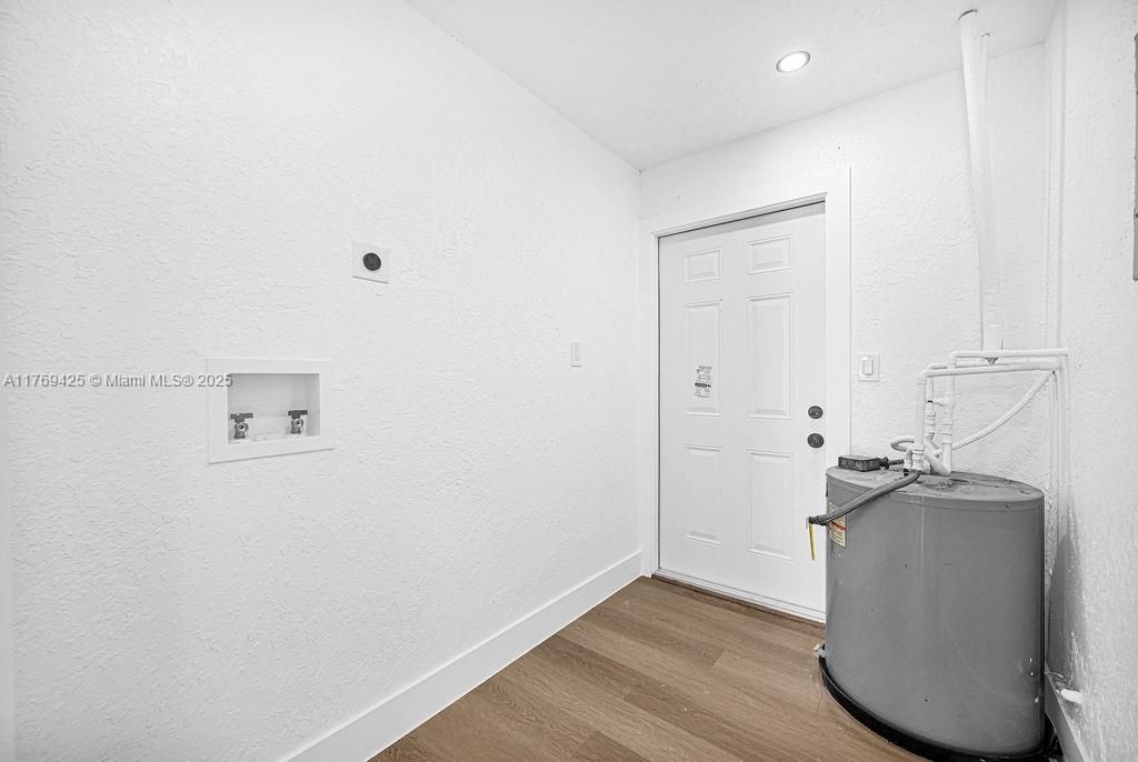 Vendido Recientemente: $425,000 (4 camas, 2 baños, 1231 Pies cuadrados)