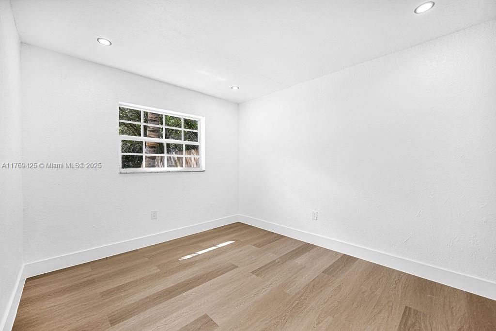 Vendido Recientemente: $425,000 (4 camas, 2 baños, 1231 Pies cuadrados)