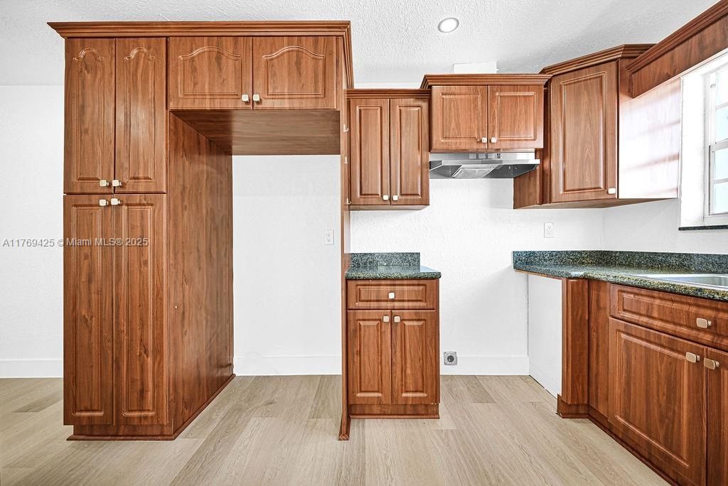 Vendido Recientemente: $425,000 (4 camas, 2 baños, 1231 Pies cuadrados)