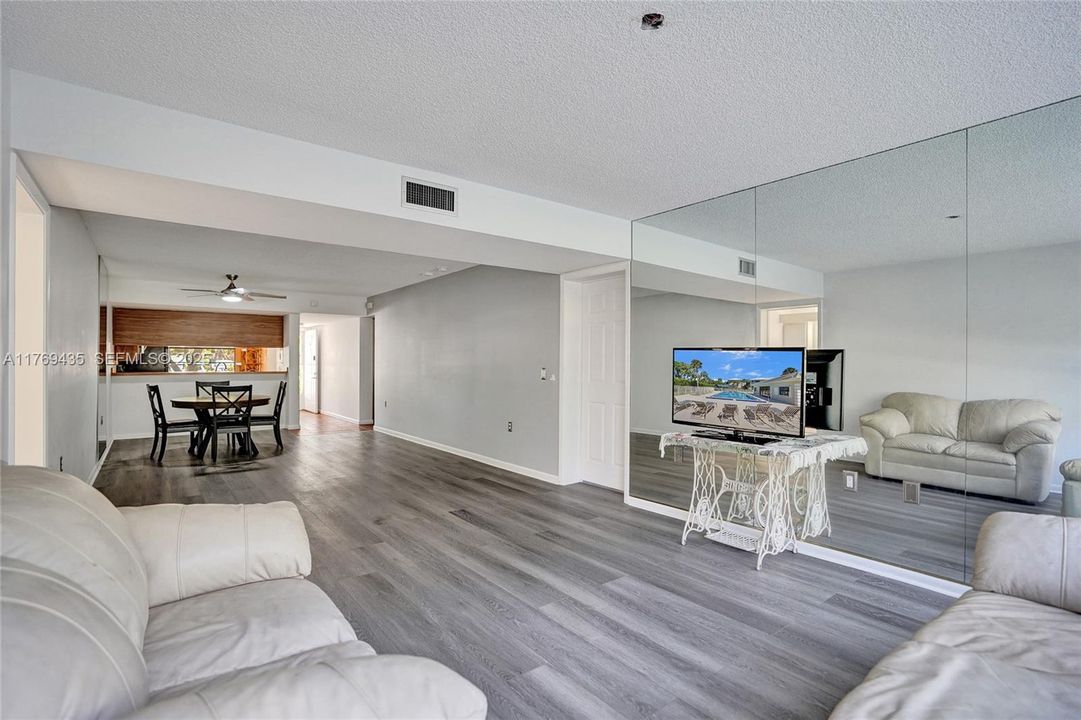 En Venta: $189,500 (2 camas, 2 baños, 1437 Pies cuadrados)