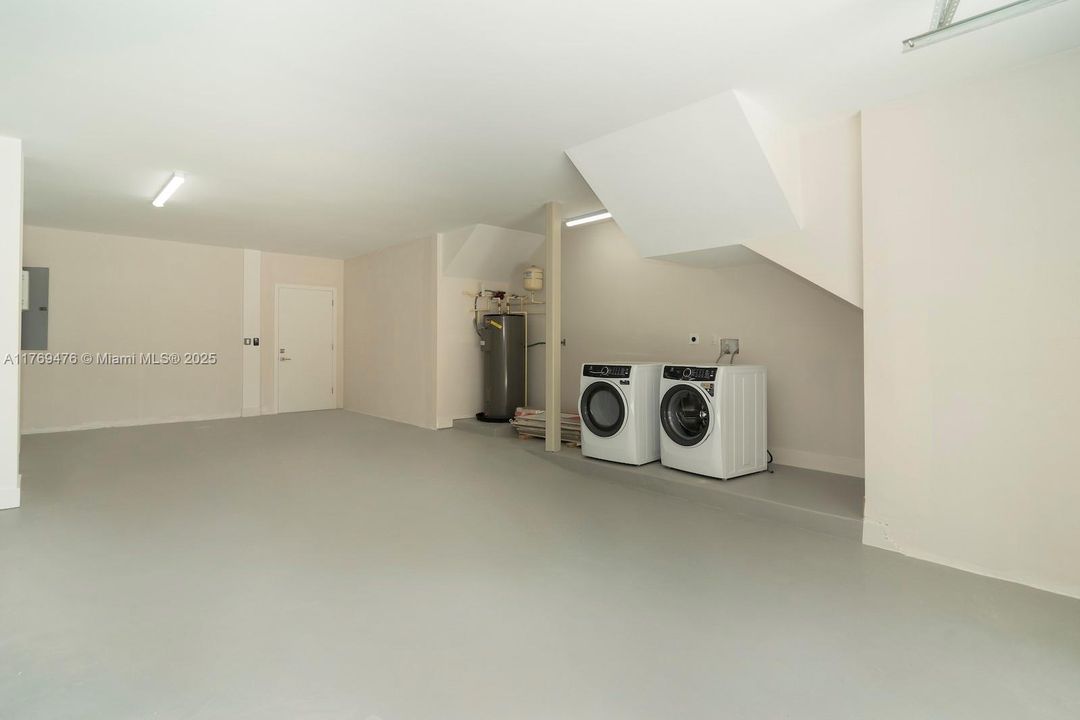 Недавно продано: $1,749,000 (3 спален, 2 ванн, 3074 Квадратных фут)