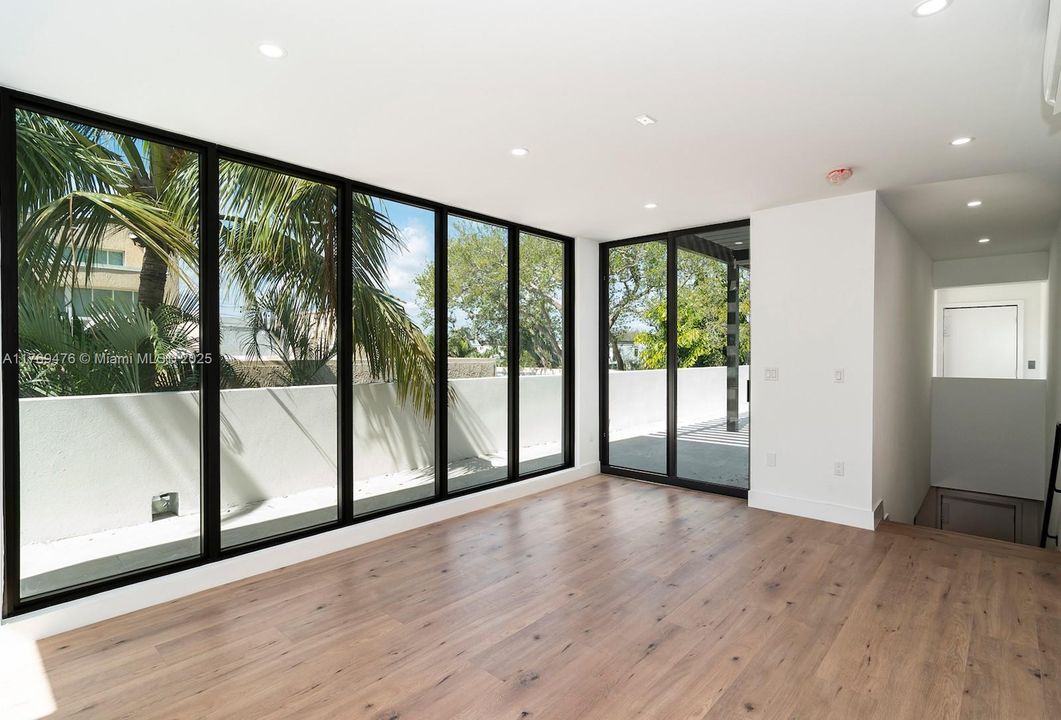 Недавно продано: $1,749,000 (3 спален, 2 ванн, 3074 Квадратных фут)