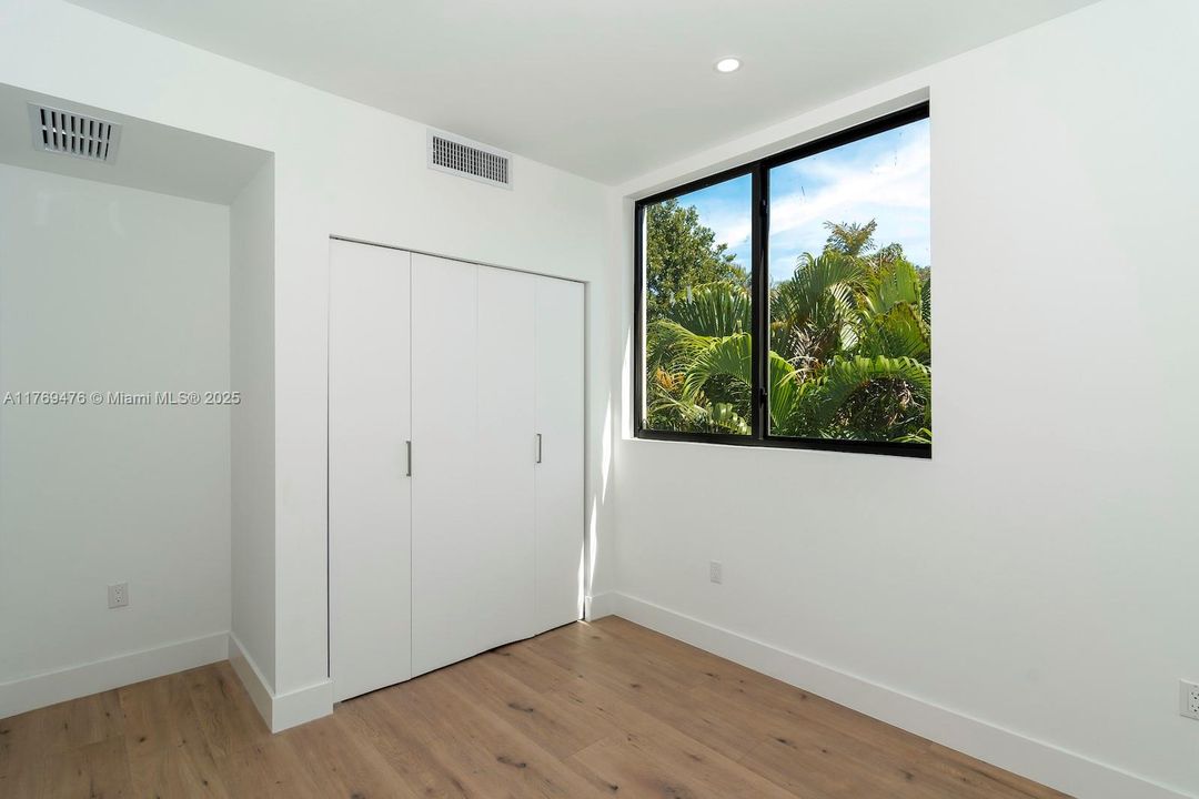 Недавно продано: $1,749,000 (3 спален, 2 ванн, 3074 Квадратных фут)