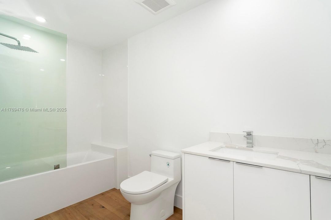 Недавно продано: $1,749,000 (3 спален, 2 ванн, 3074 Квадратных фут)