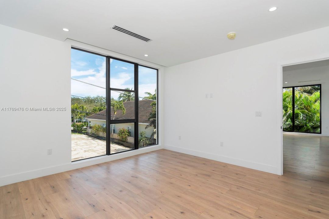 Недавно продано: $1,749,000 (3 спален, 2 ванн, 3074 Квадратных фут)