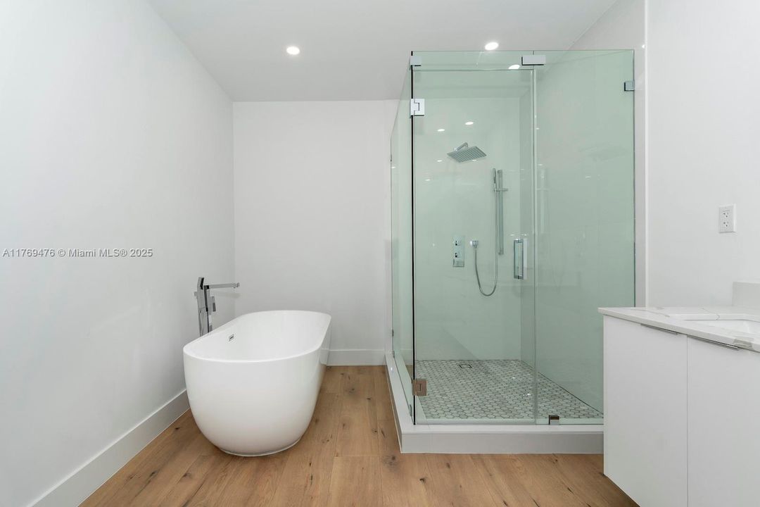 Недавно продано: $1,749,000 (3 спален, 2 ванн, 3074 Квадратных фут)