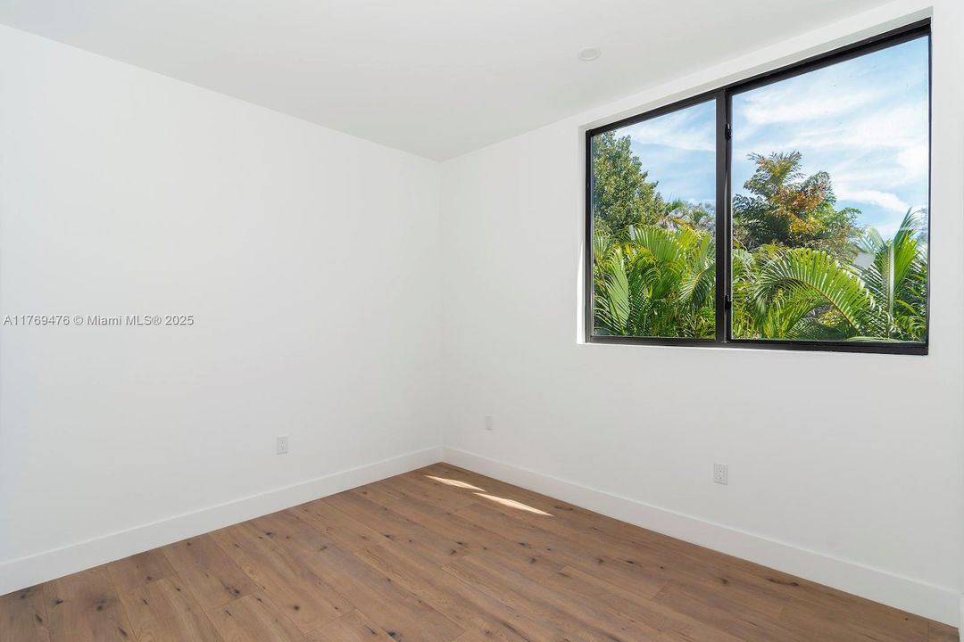 Недавно продано: $1,749,000 (3 спален, 2 ванн, 3074 Квадратных фут)