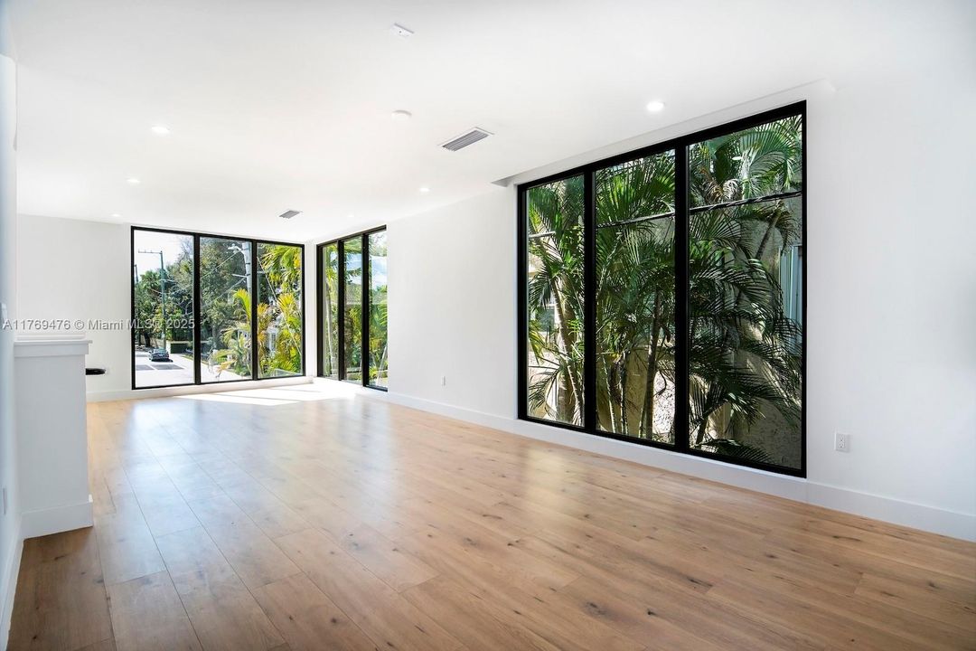 Недавно продано: $1,749,000 (3 спален, 2 ванн, 3074 Квадратных фут)