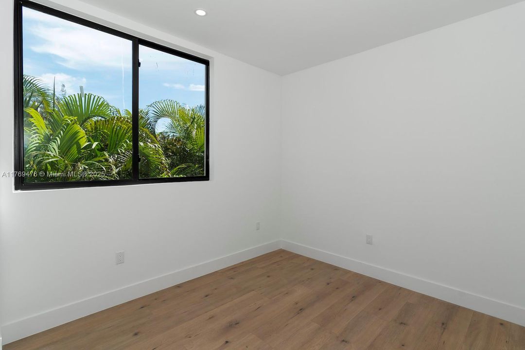 Недавно продано: $1,749,000 (3 спален, 2 ванн, 3074 Квадратных фут)