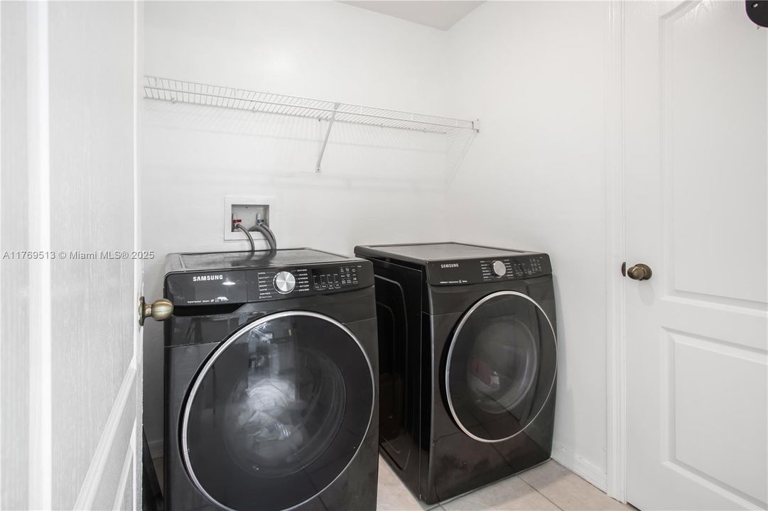 最近售出: $300,000 (3 贝兹, 2 浴室, 1401 平方英尺)