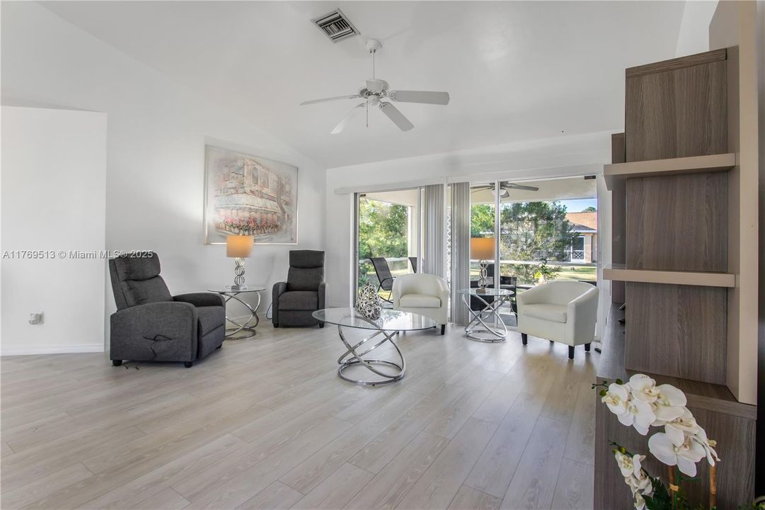 最近售出: $300,000 (3 贝兹, 2 浴室, 1401 平方英尺)