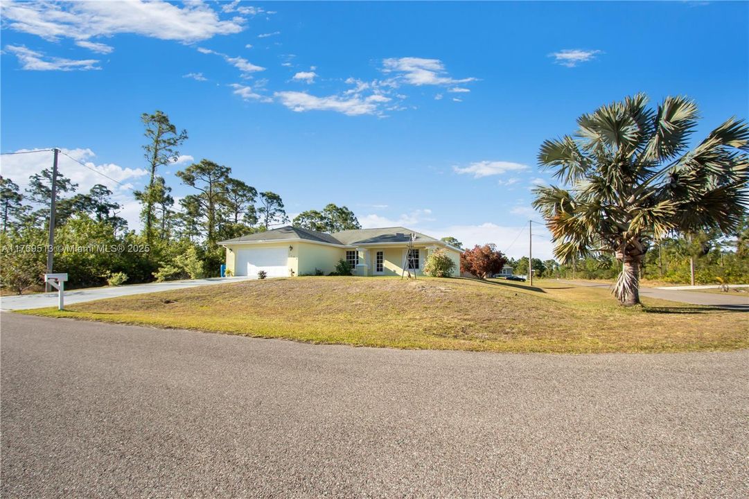 最近售出: $300,000 (3 贝兹, 2 浴室, 1401 平方英尺)