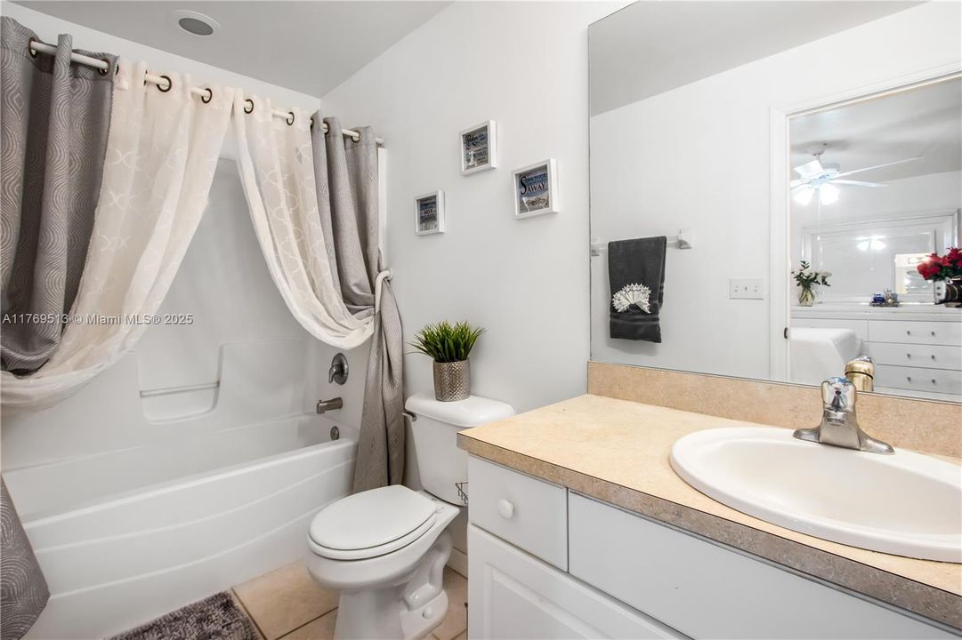 最近售出: $300,000 (3 贝兹, 2 浴室, 1401 平方英尺)