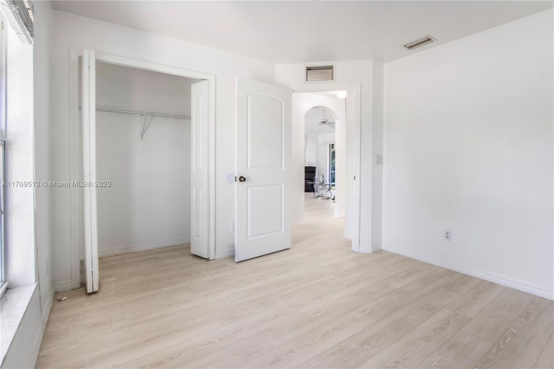 最近售出: $300,000 (3 贝兹, 2 浴室, 1401 平方英尺)