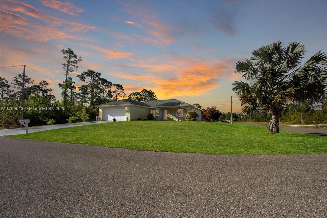 最近售出: $300,000 (3 贝兹, 2 浴室, 1401 平方英尺)