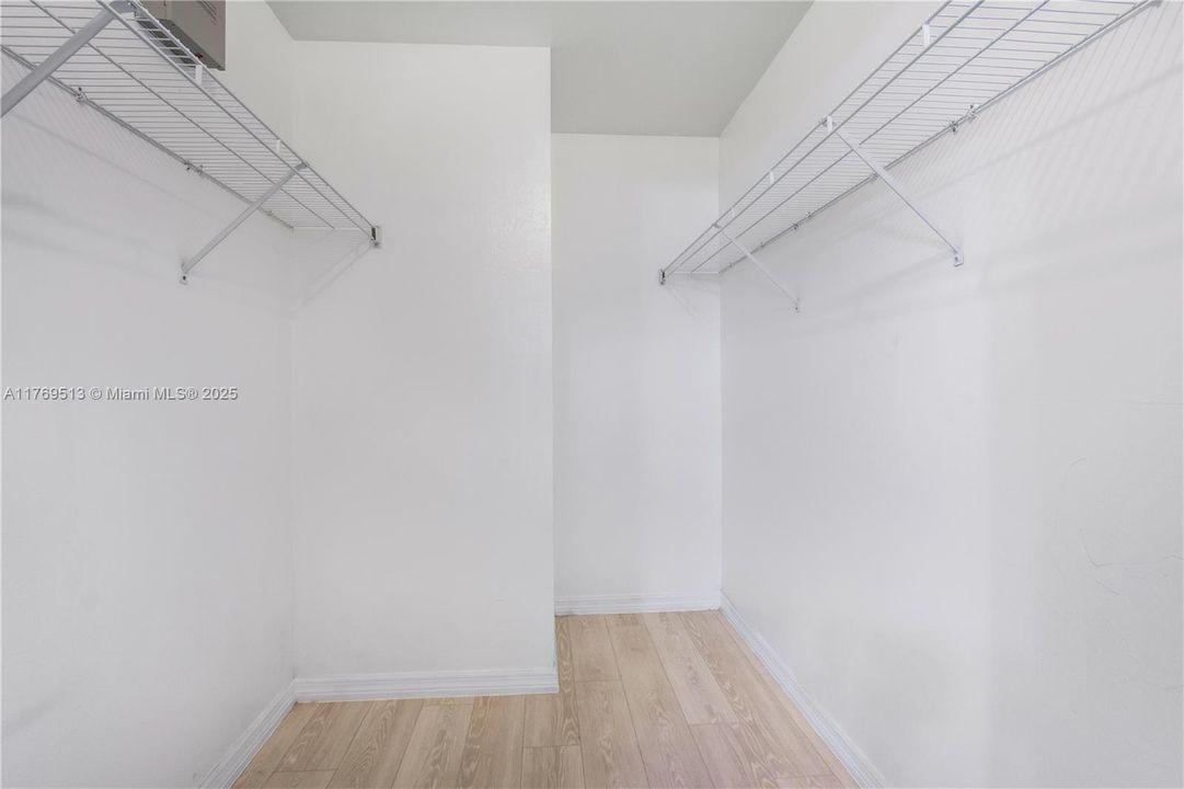 最近售出: $300,000 (3 贝兹, 2 浴室, 1401 平方英尺)