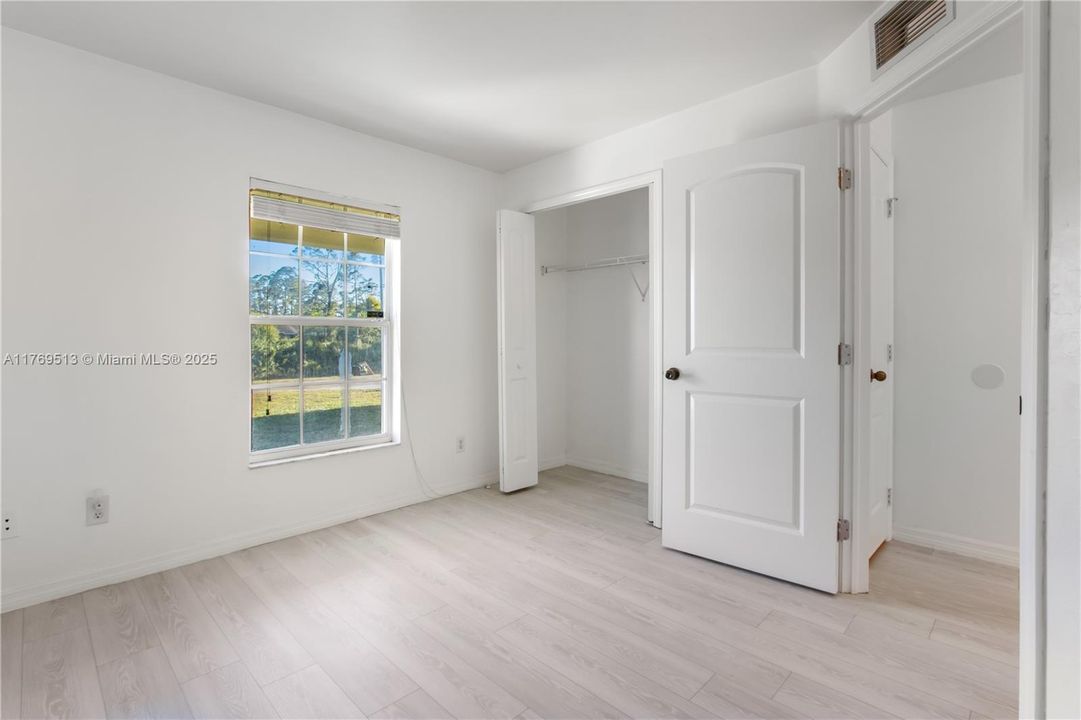 最近售出: $300,000 (3 贝兹, 2 浴室, 1401 平方英尺)