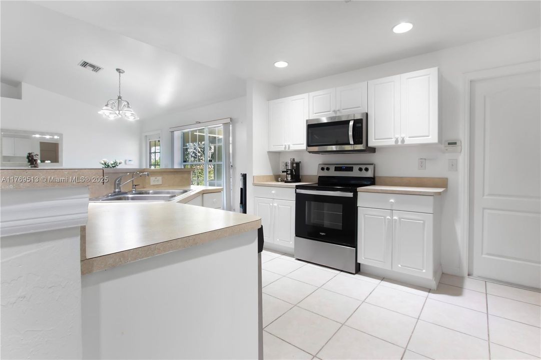 最近售出: $300,000 (3 贝兹, 2 浴室, 1401 平方英尺)