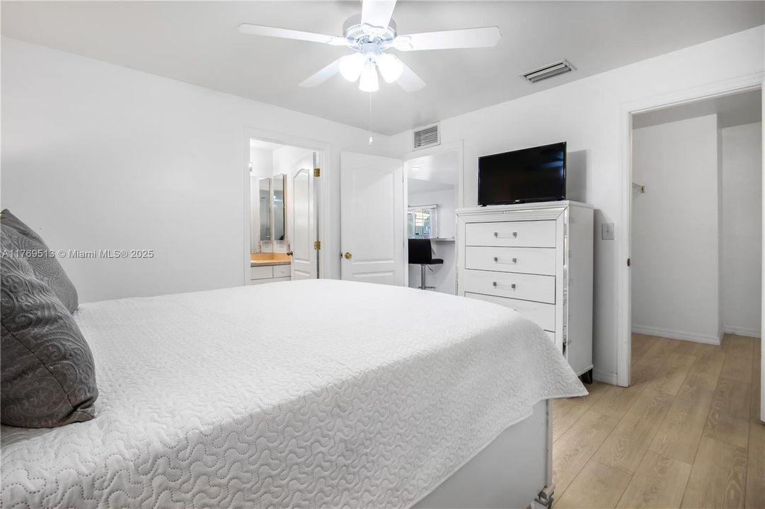 最近售出: $300,000 (3 贝兹, 2 浴室, 1401 平方英尺)