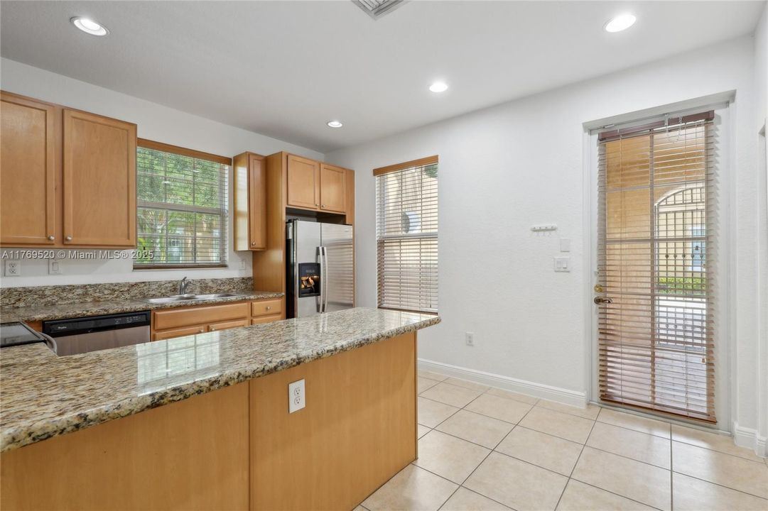 Vendido Recientemente: $470,000 (3 camas, 2 baños, 1660 Pies cuadrados)