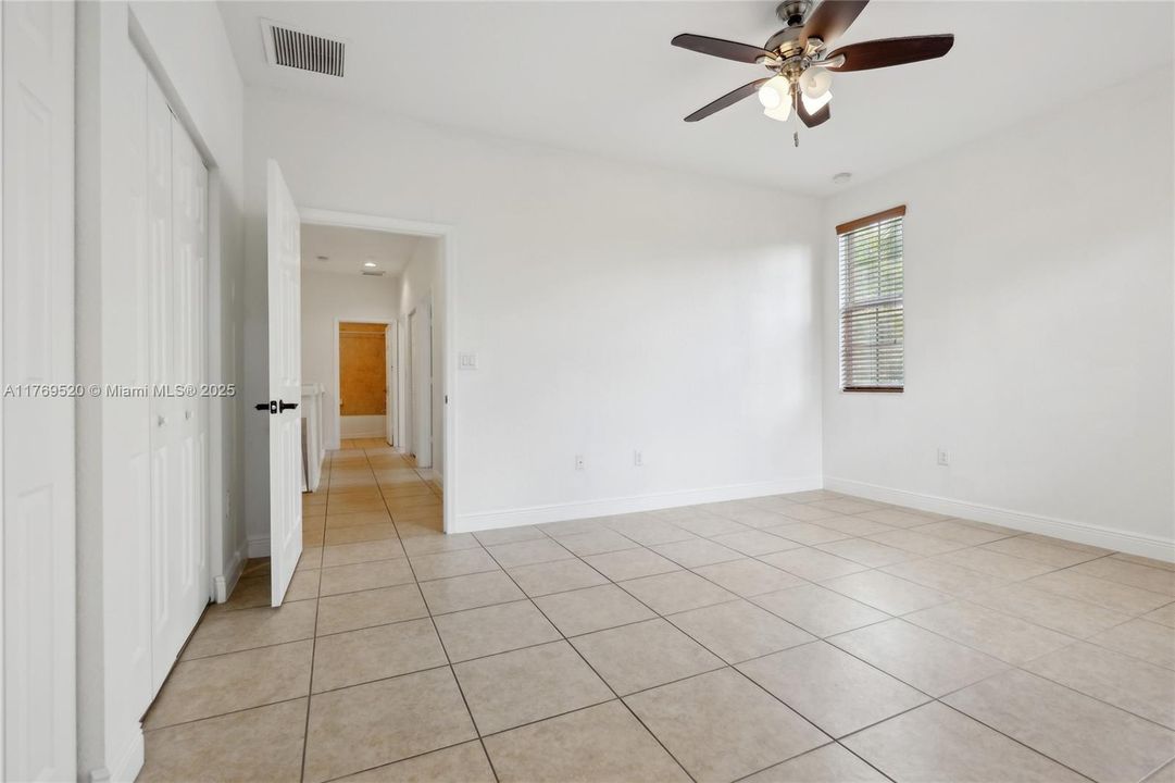 Vendido Recientemente: $470,000 (3 camas, 2 baños, 1660 Pies cuadrados)